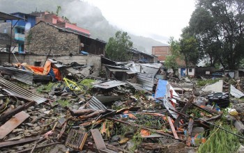 पहिरोमा पुरिएर नौ वर्षीया बालिकाको मृत्यु, तीन घाइते